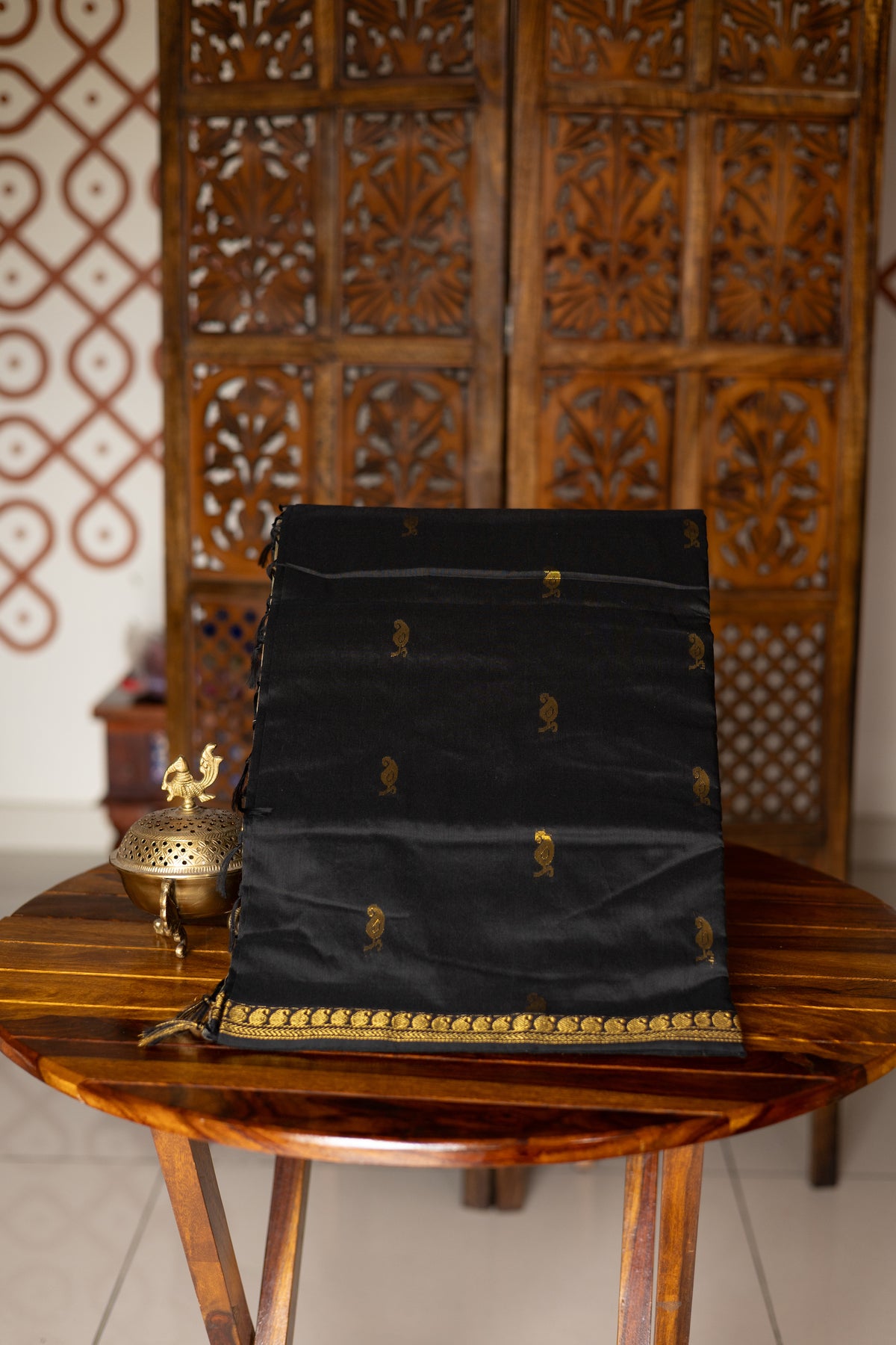 Black Raw Silk Saree with Simple Border & Grey Pallu