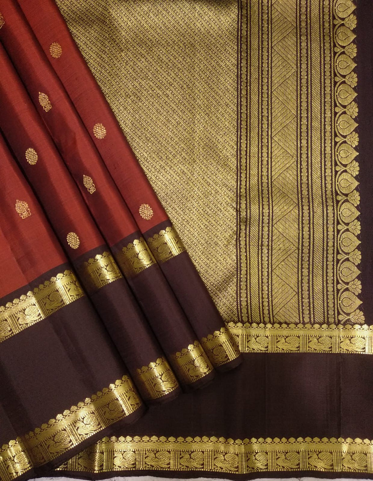 Rust orange with coffee brown - rettaipettai border