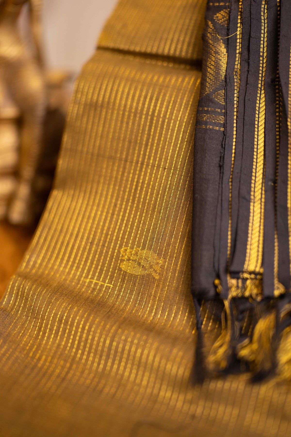 Vintage vairaoosi  silk cotton - Dark Metallic Copper with Black Pallu