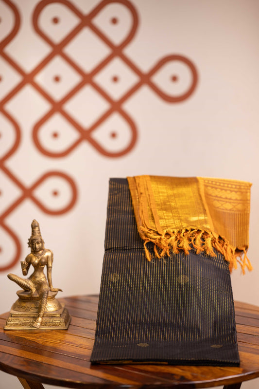 Vintage vairaoosi  silk cotton - Black with Mustard Pallu