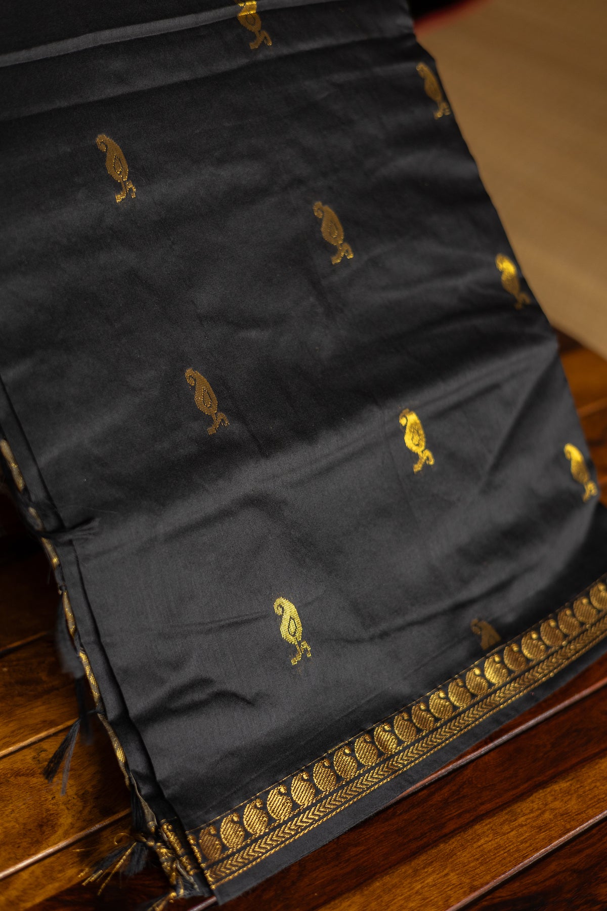 Black Raw Silk Saree with Simple Border & Grey Pallu