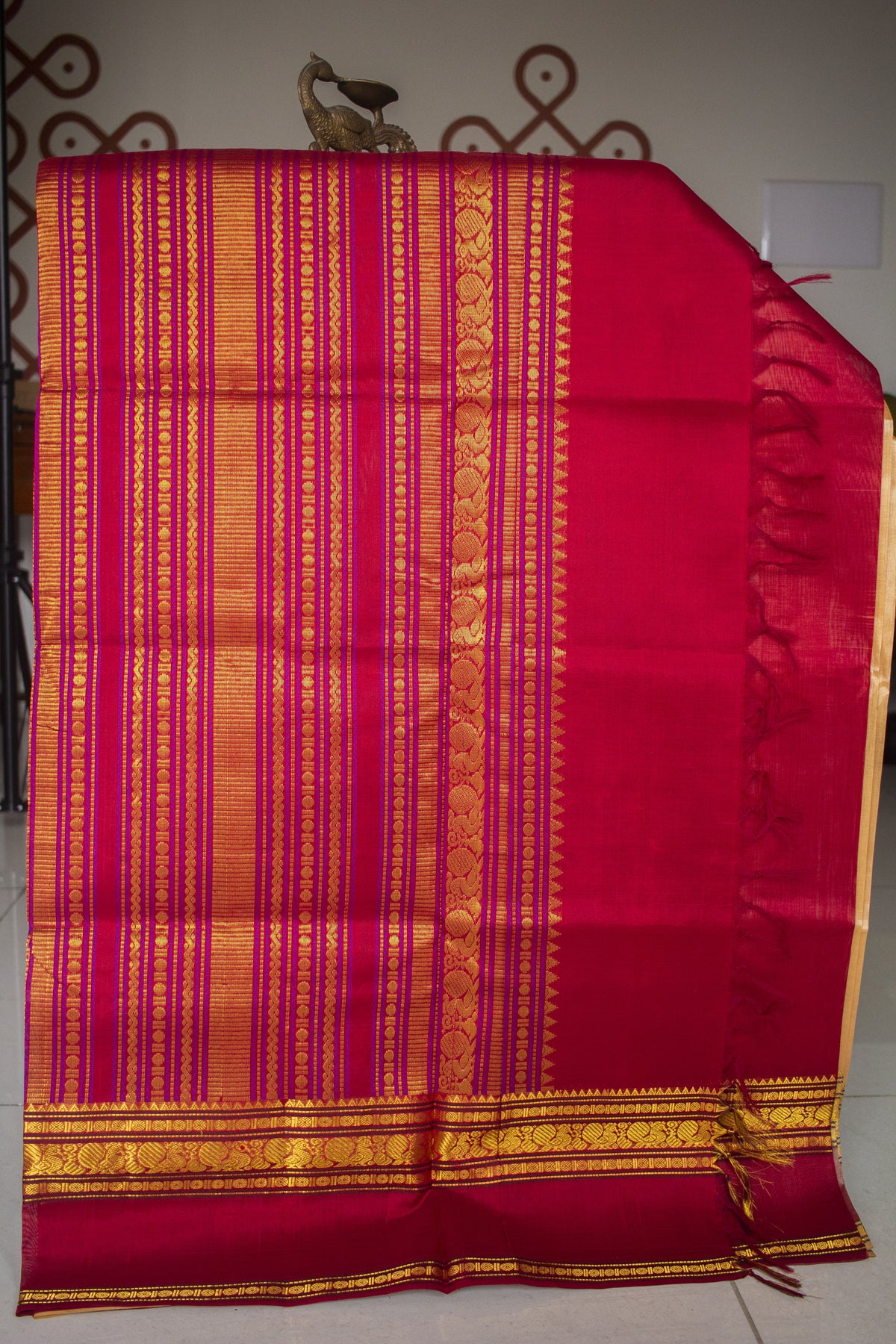 Cream with maroon rettaipet border