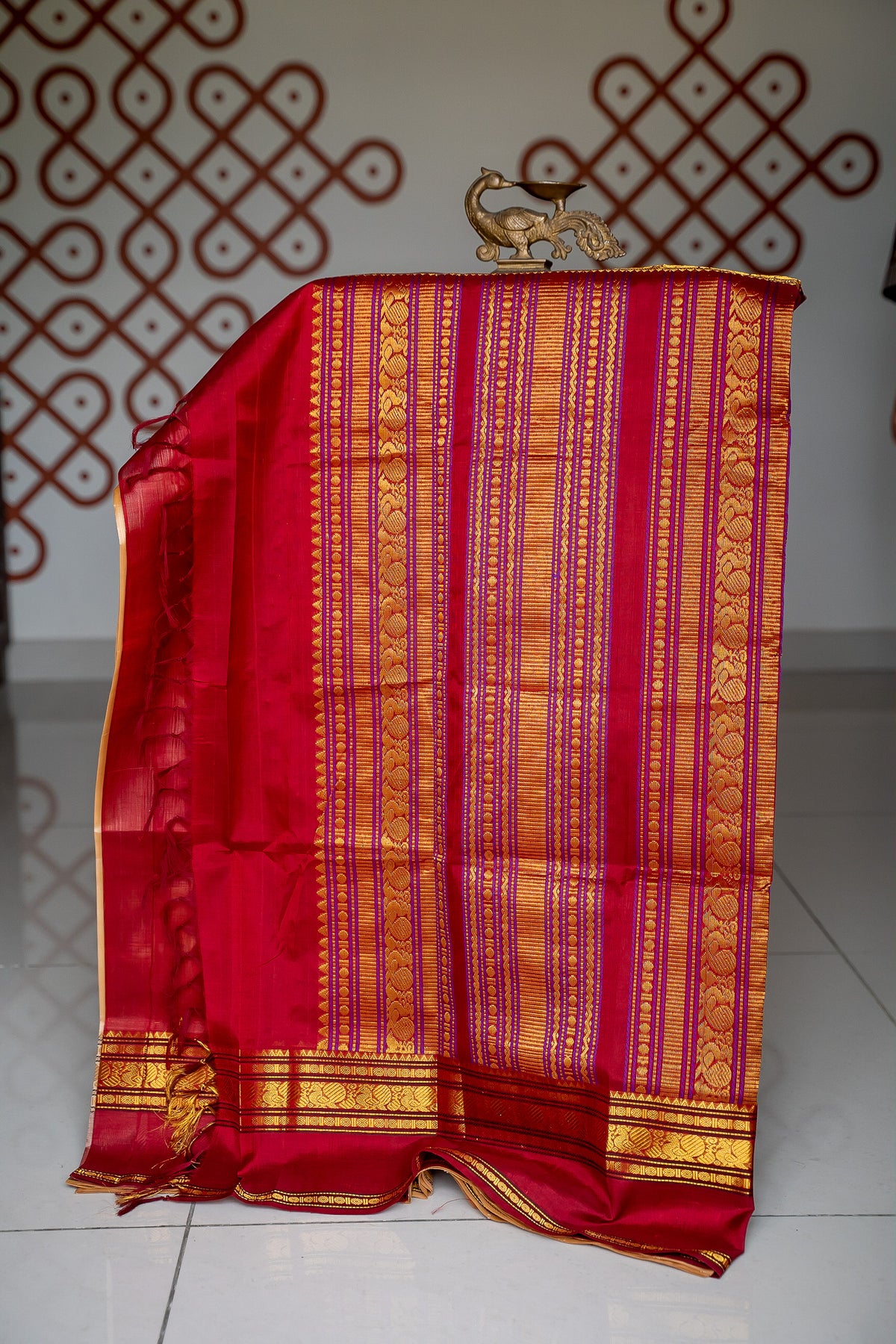 Cream with maroon rettaipet border