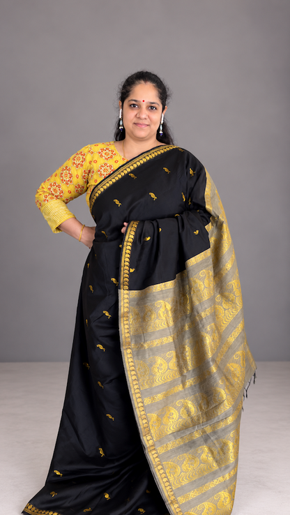 Black Raw Silk Saree with Simple Border & Grey Pallu