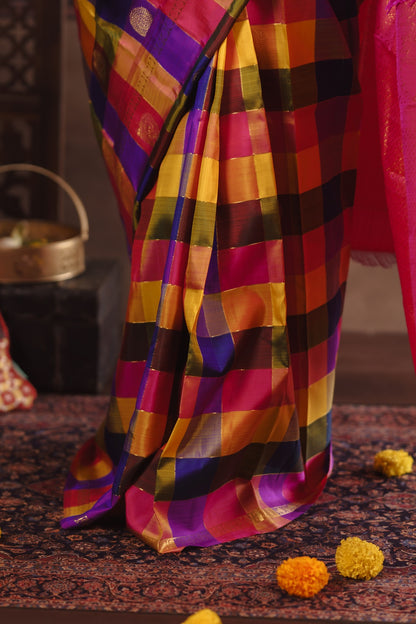 Traditional Paalum pazhamum checks with Hot pink Pallu & Rutraksham Border