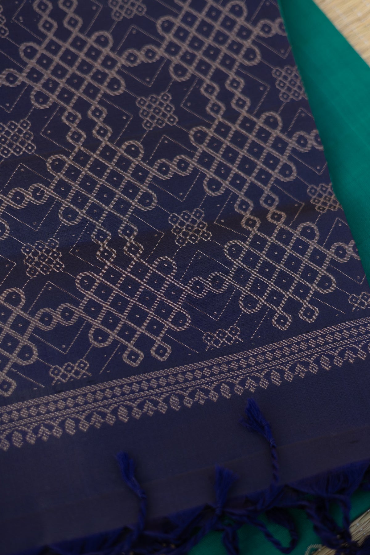 KOLAM BUTTAS - Rama green with Navy blue