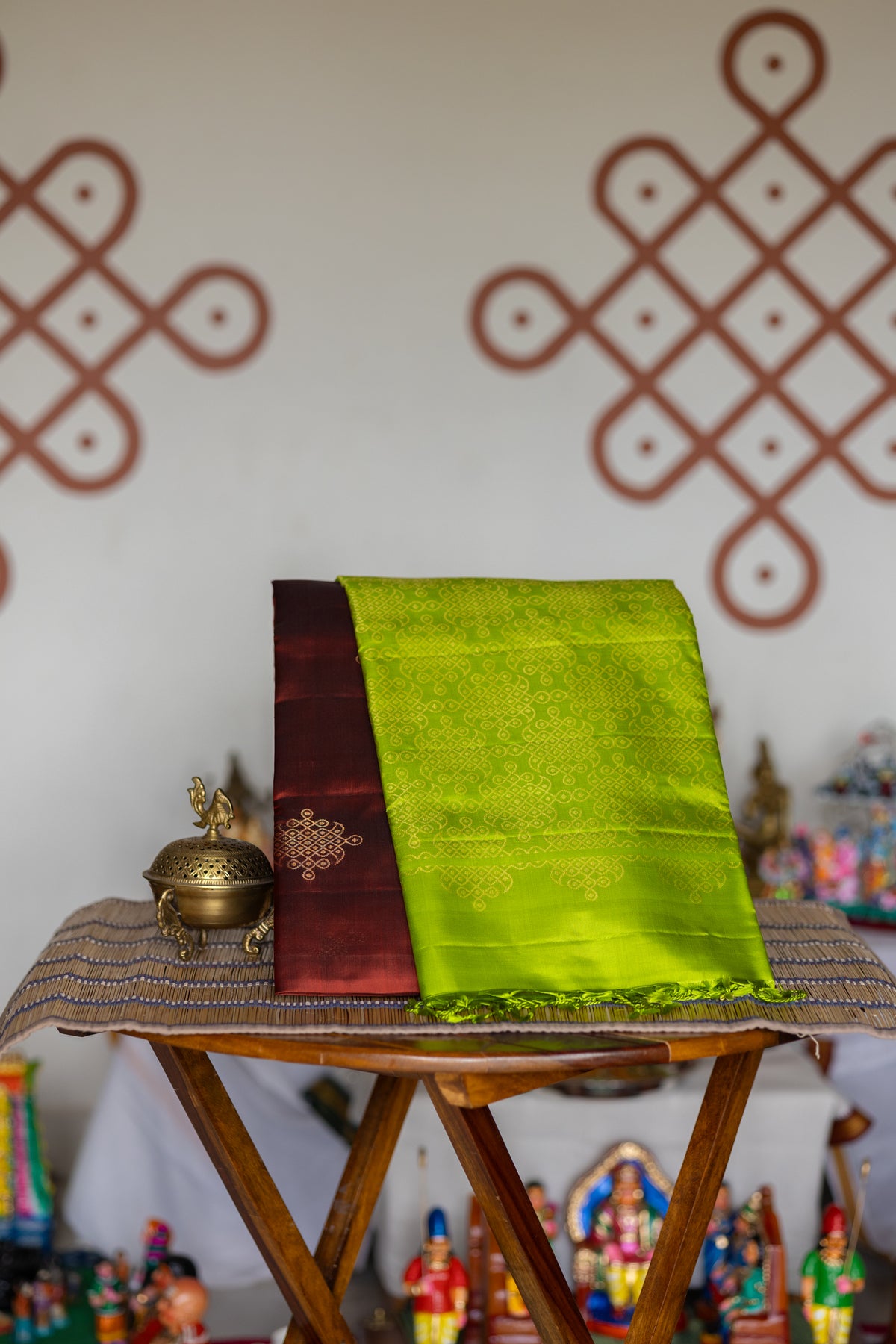 Kolam butta- Rust with leaf green