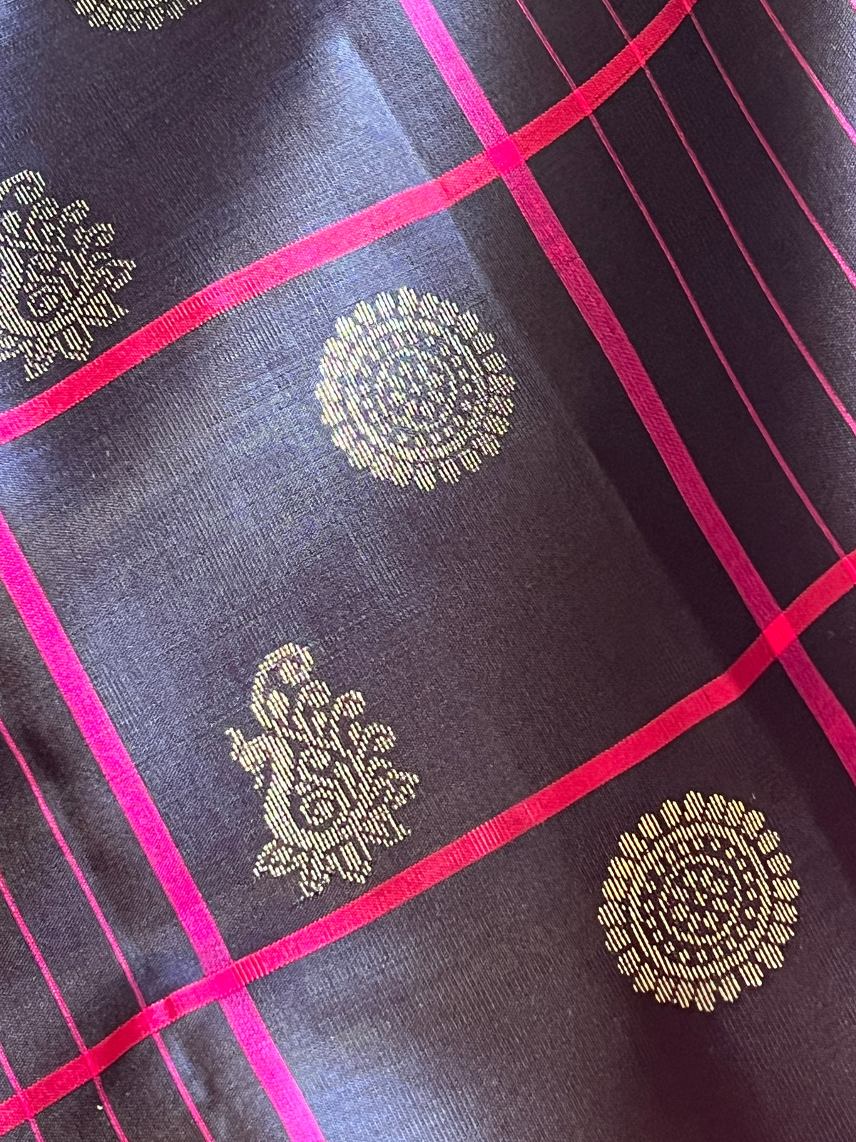 Navy blue checks with rani pink silver Chakram buttas - borderless saree