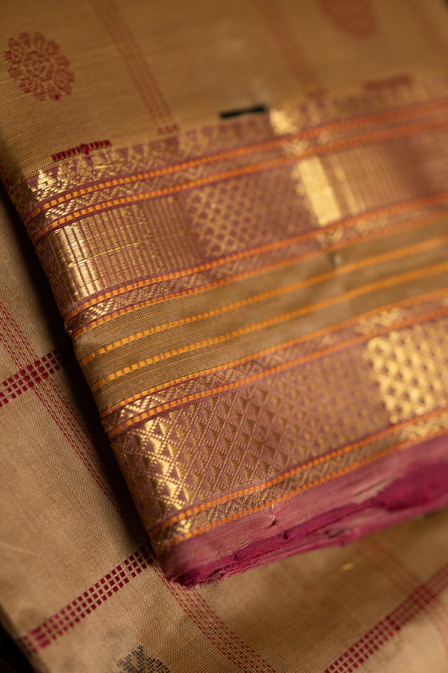 Sappota annam, chakram buttas with maroon silk cotton