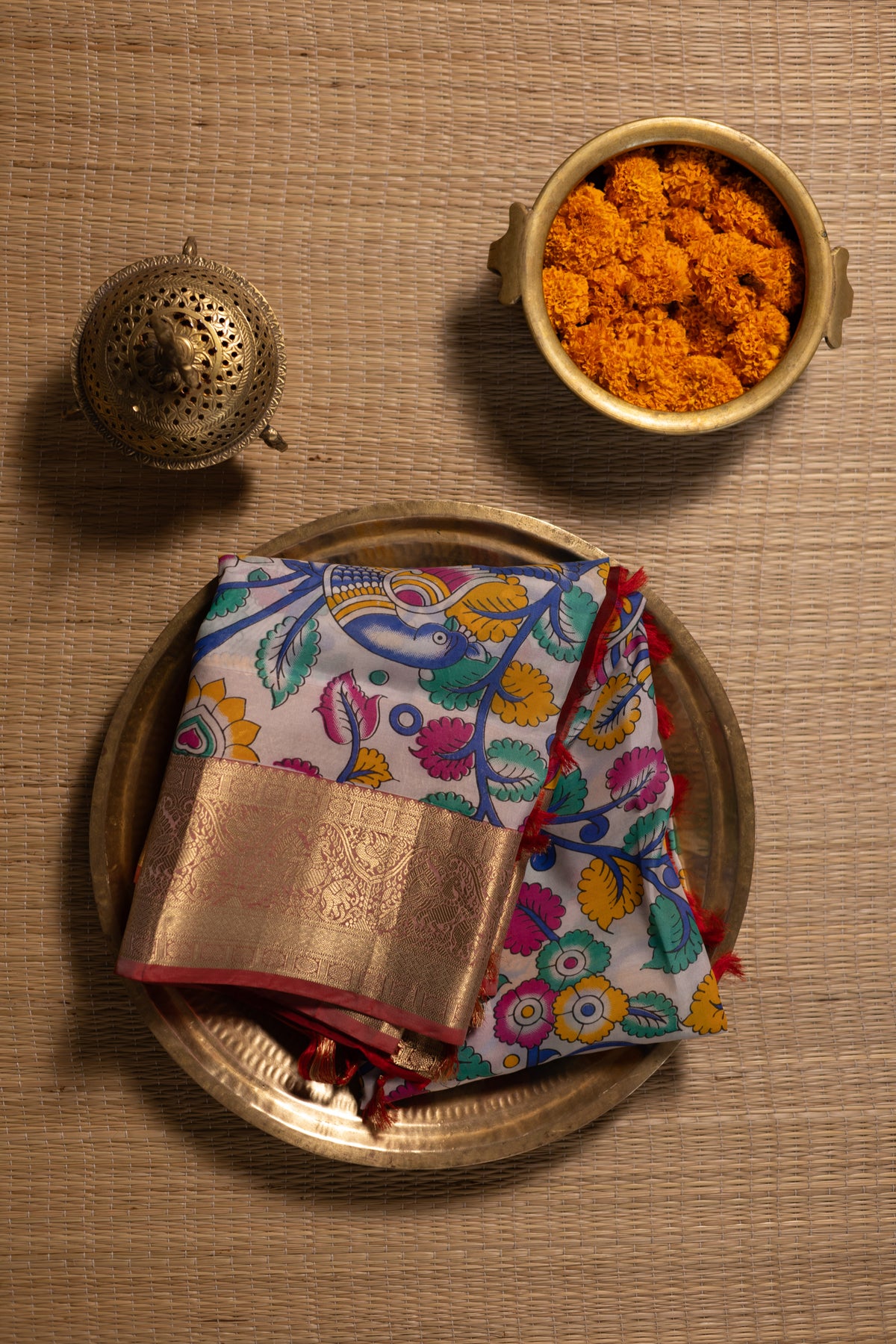 White kalamkari with marron pallu & vanasingaaram border